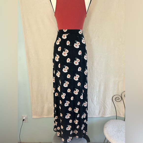 Floral Maxi Skirt - Picture 4 of 4